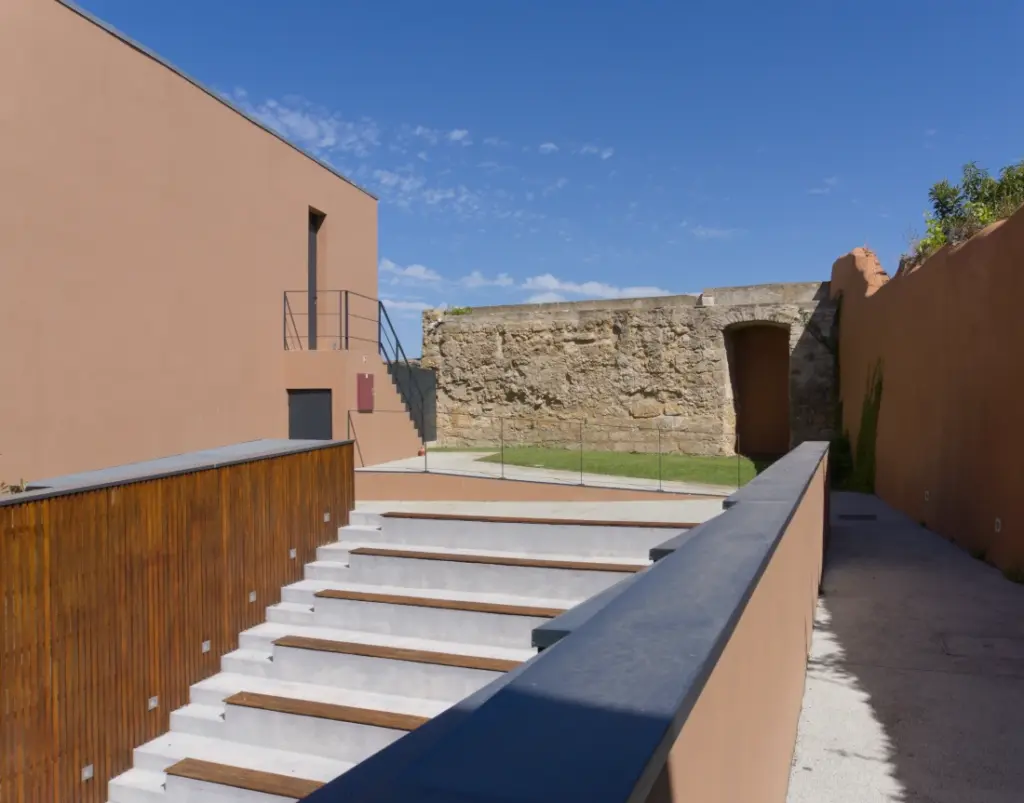 Museum auditorium with a view of the city wall and garden